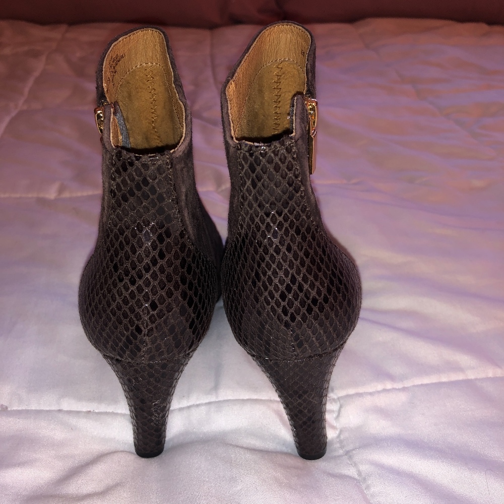 Brown Scalish/Snake Skin Booties Women 7.5 - Picture 3 of 5